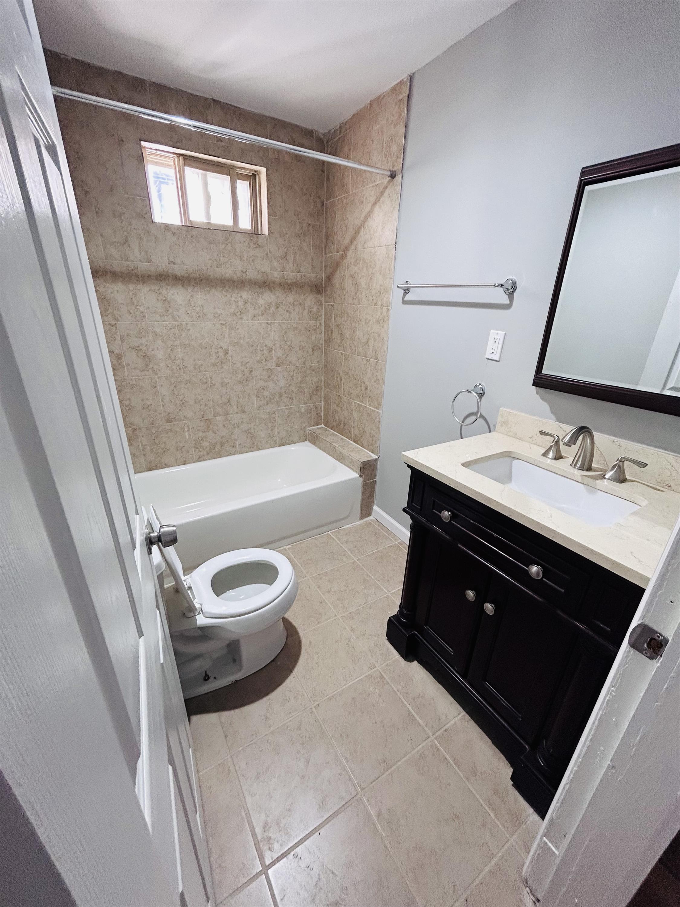 1221 Lindley Avenue – photo 1