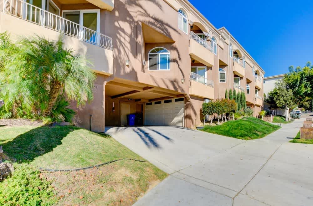 Harbor Views Double Attached Garage With Ev Charging Outlet Balconies Central Ac In Unit Washer Dryer – photo 3
