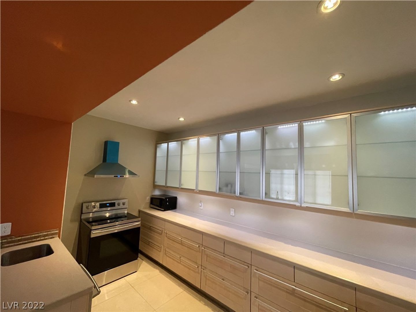 Modern Single-Level Living with Gourmet Kitchen! – photo 4