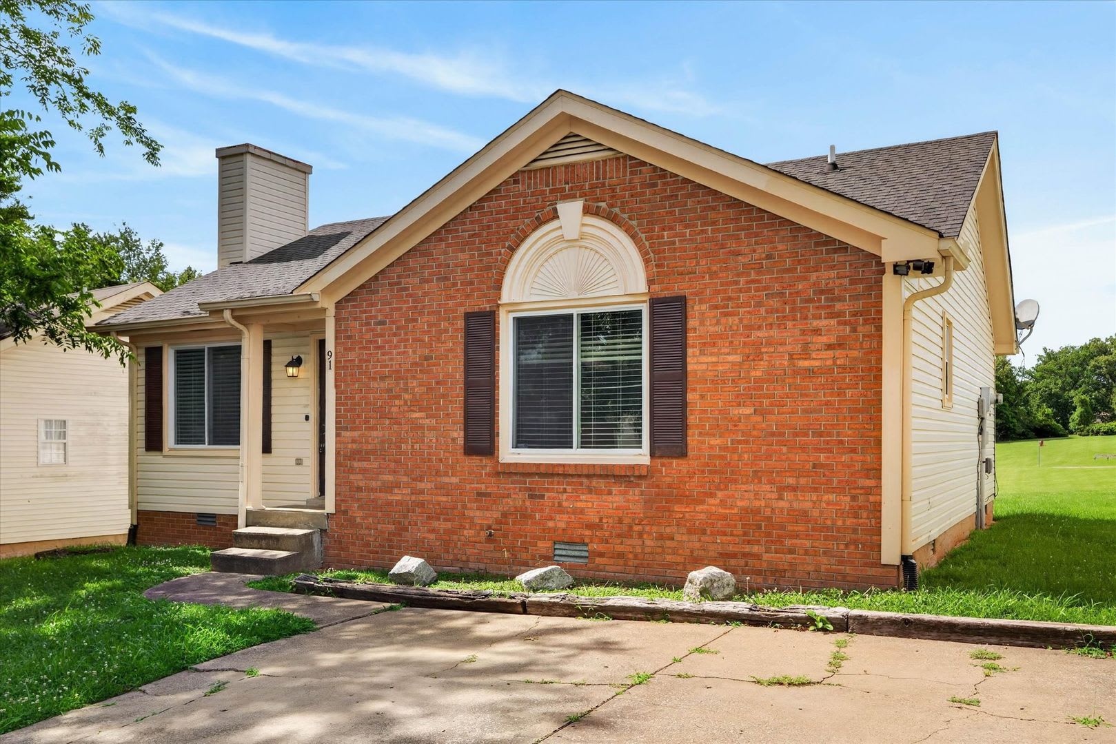 Pet Friendly Three Bedroom – photo 2