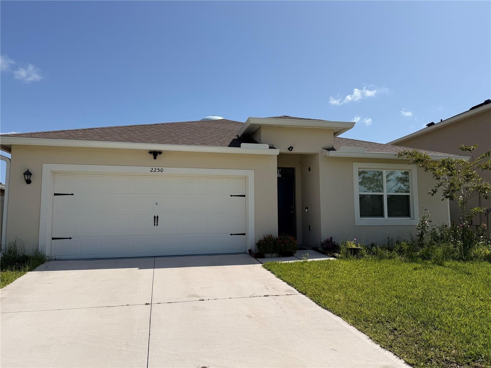 2250 HIDDEN PALM Drive – photo 1