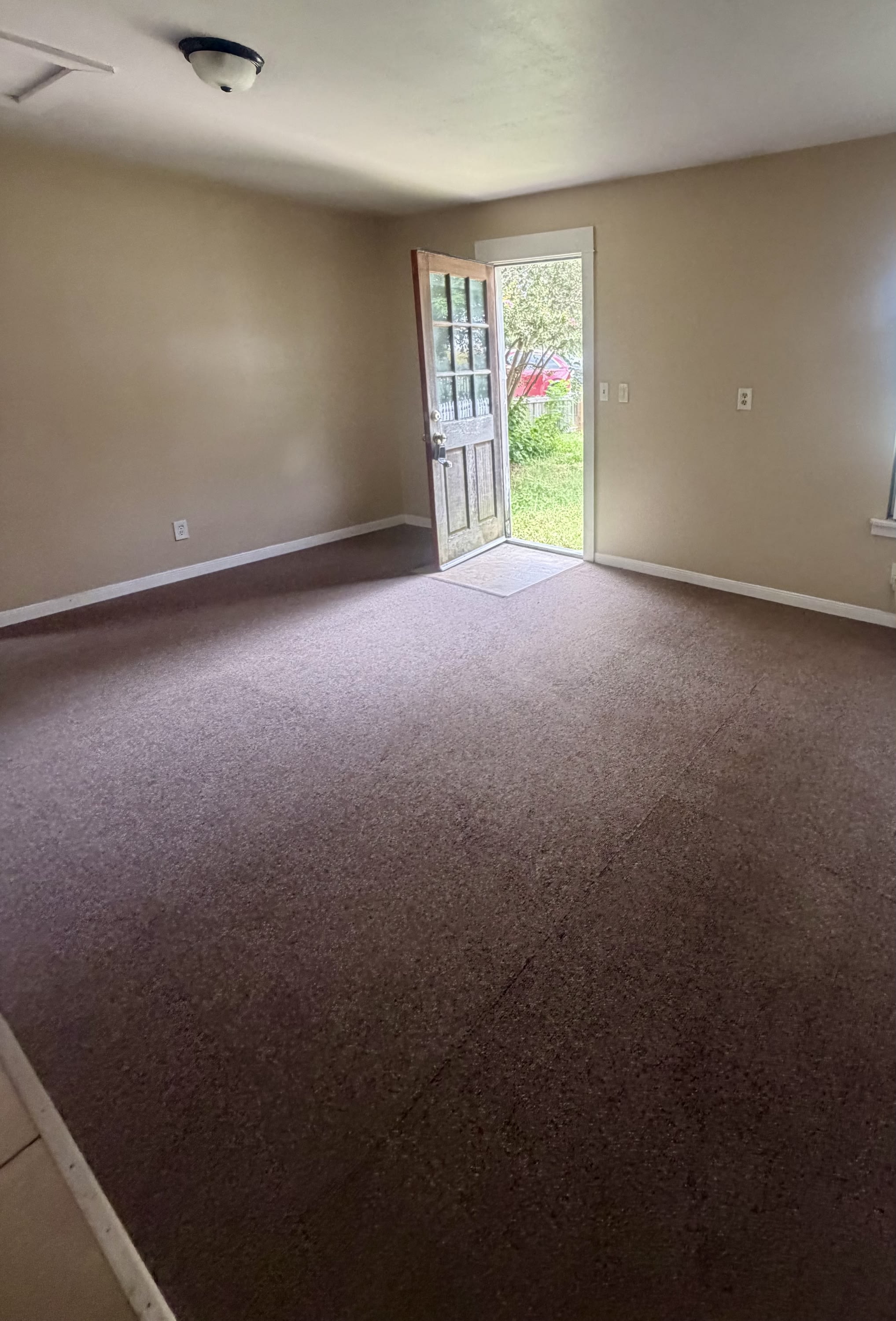 302 1/2 Burleson – photo 3