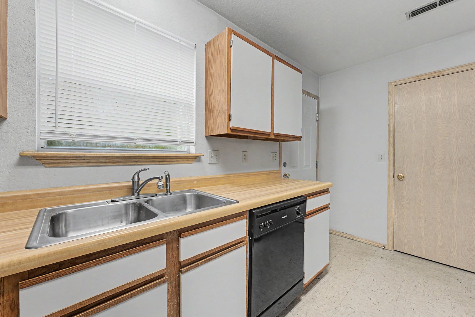 1 2 Off First Months Rent Cozy 2 Bedroom 1 Bathroom Townhouse With Washer Dryer In A Quiet Relaxing Setting – photo 5
