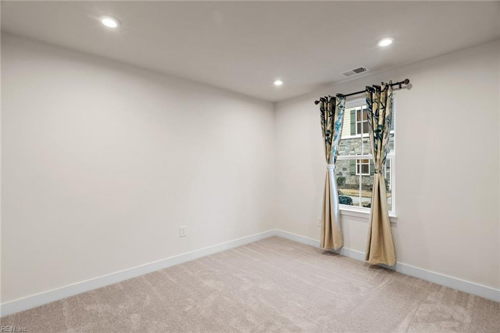 Newer Construction 3 Story Condo! – photo 3