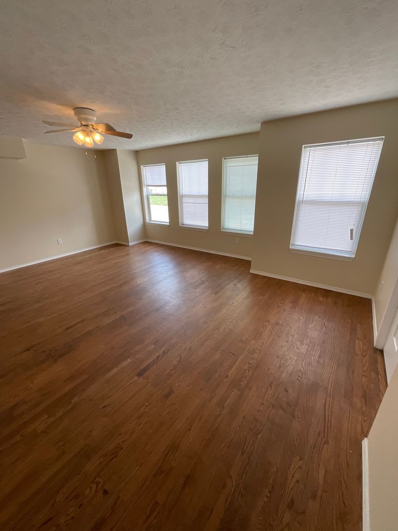 ***AVAILABLE AUGUST 2027**** 5 Bed 3 Bath house downtown – photo 4