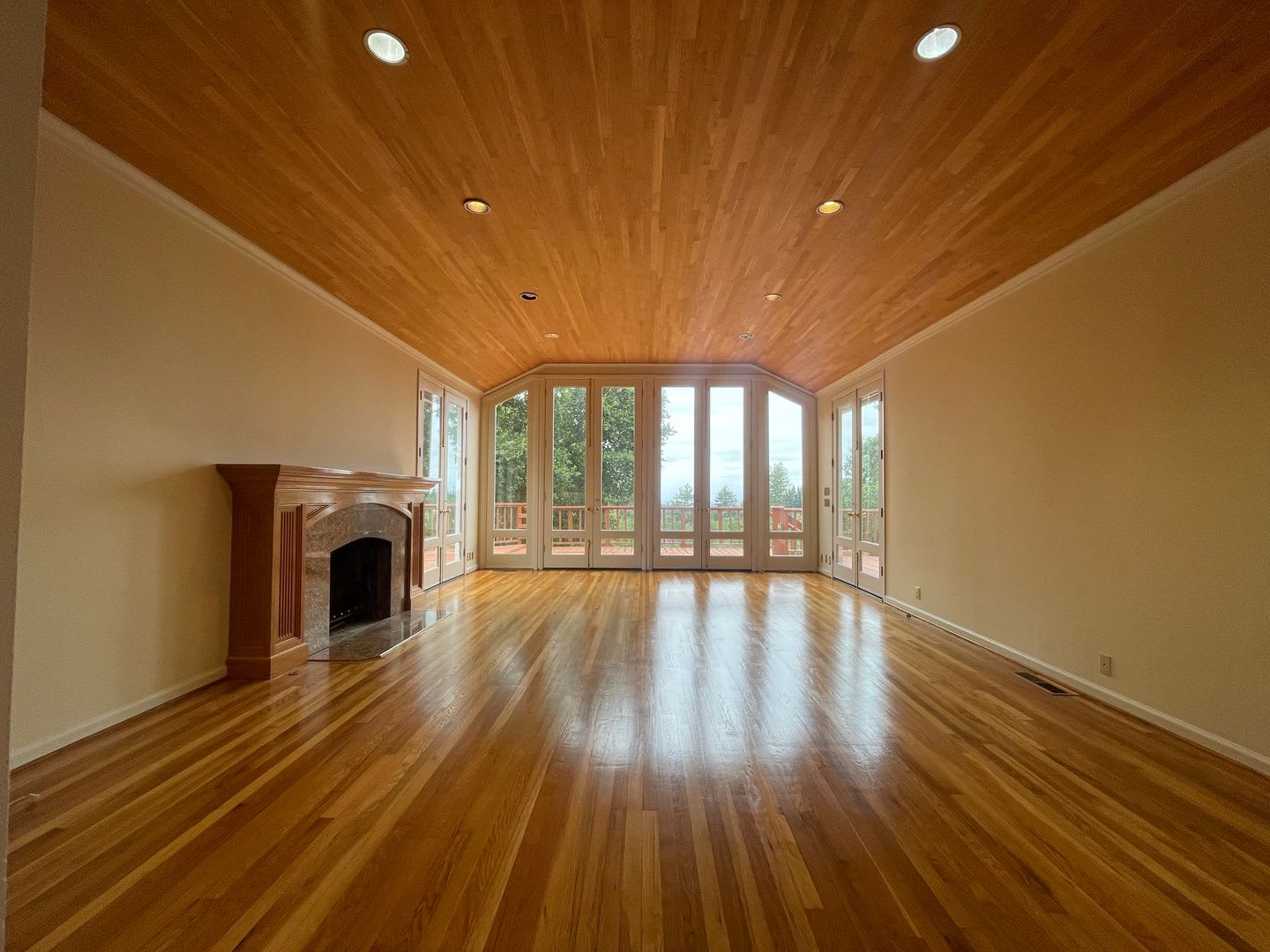 SARATOGA Custom 3-Bedroom, 3-Bath Home on 3 Acres – photo 2