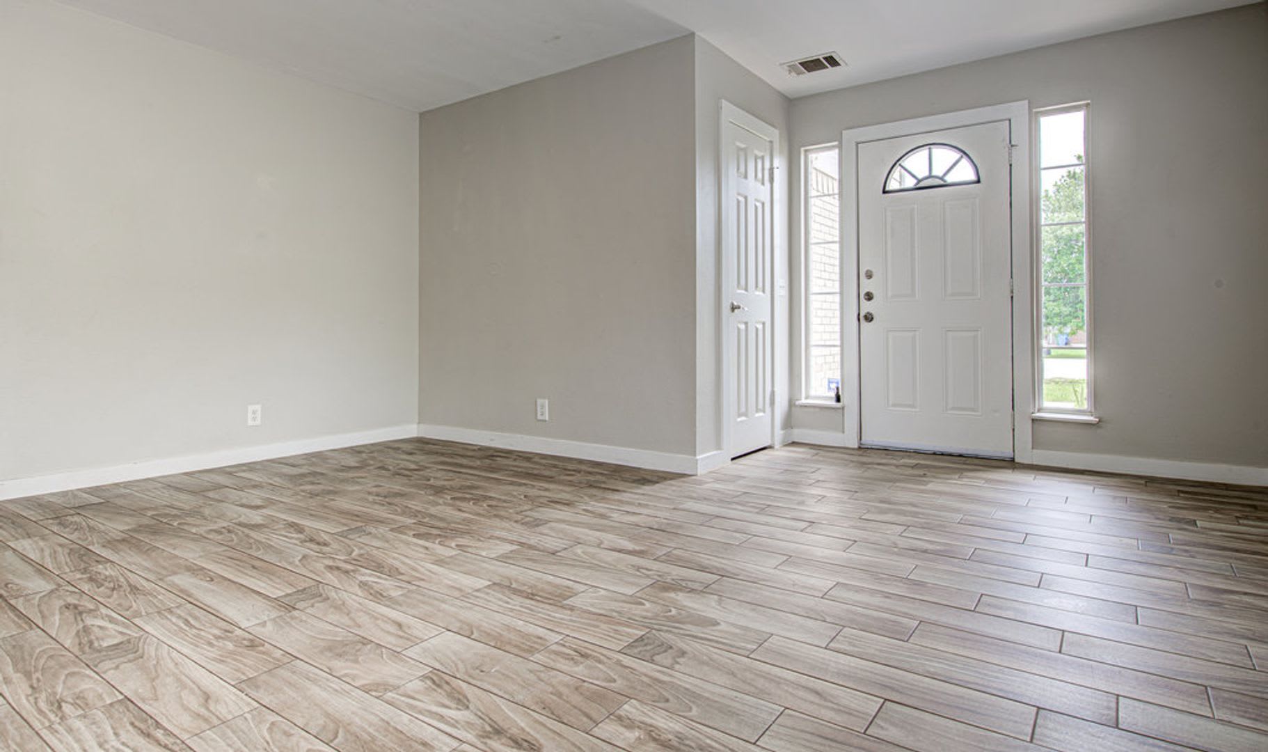 **THREE WEEKS FREE RENT!!** Fall in Love with this 3-Bedroom, 2.5-Bath Home in a Cul-de-Sac! – photo 4