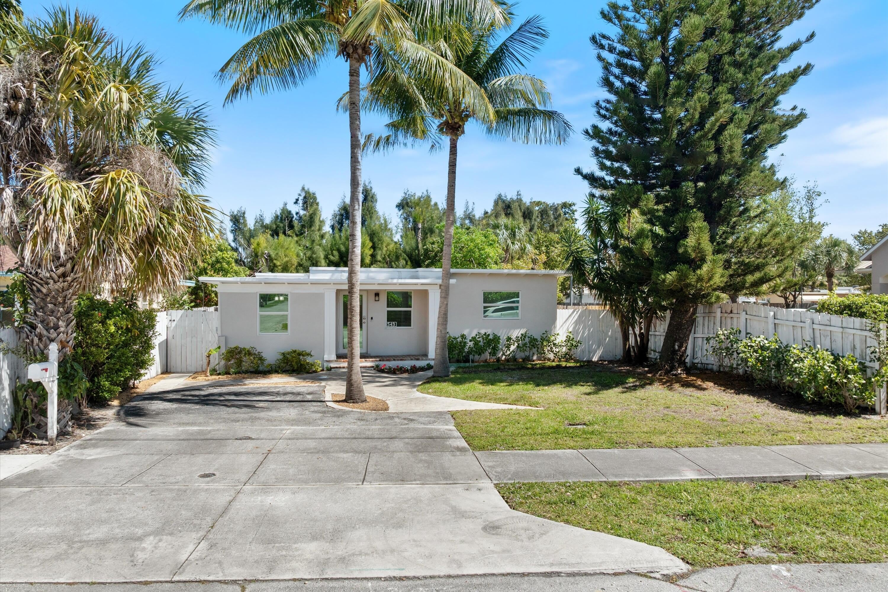 543 NE 3rd Avenue – photo 3