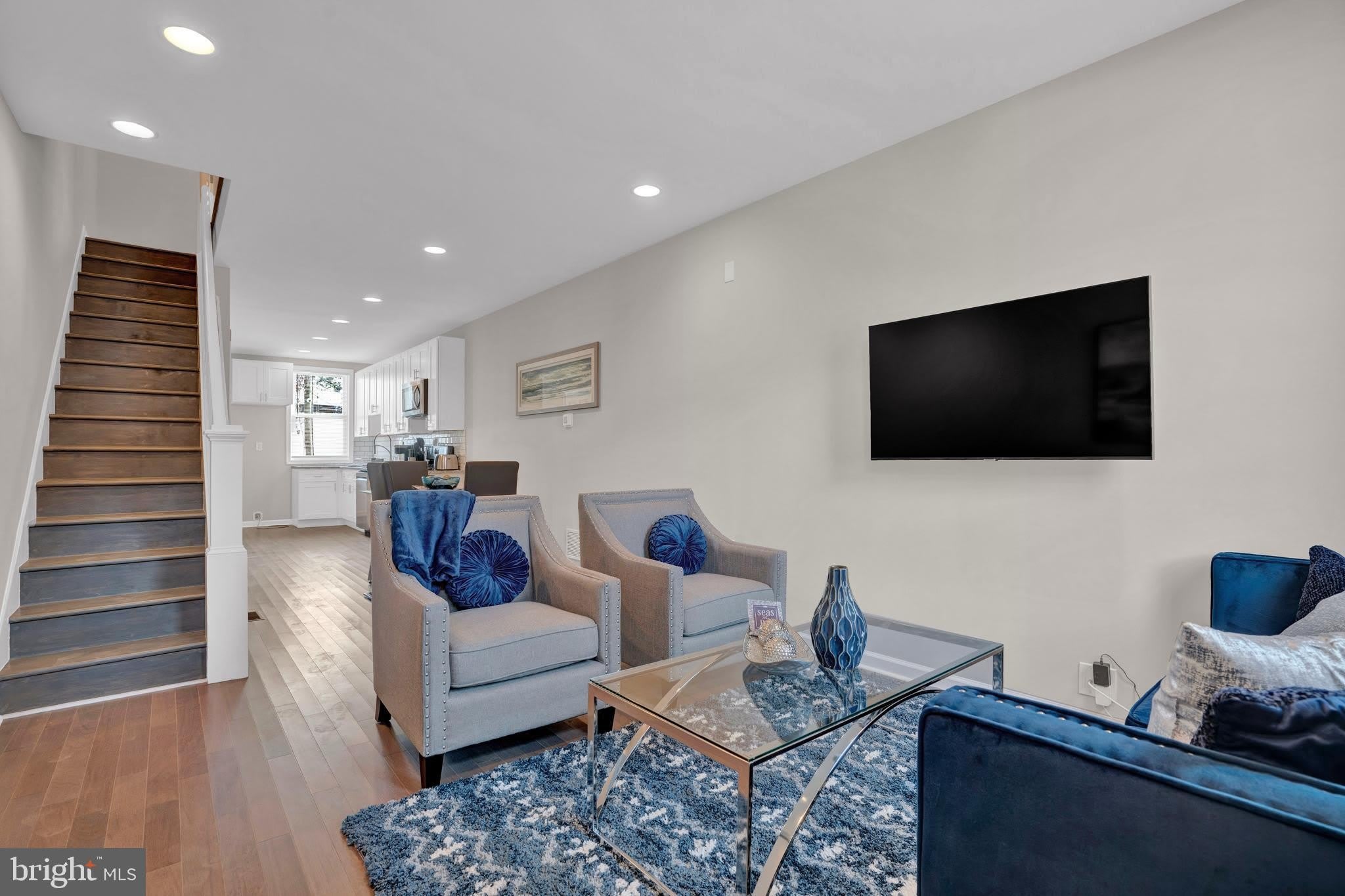 2117 E CHASE Street – photo 3