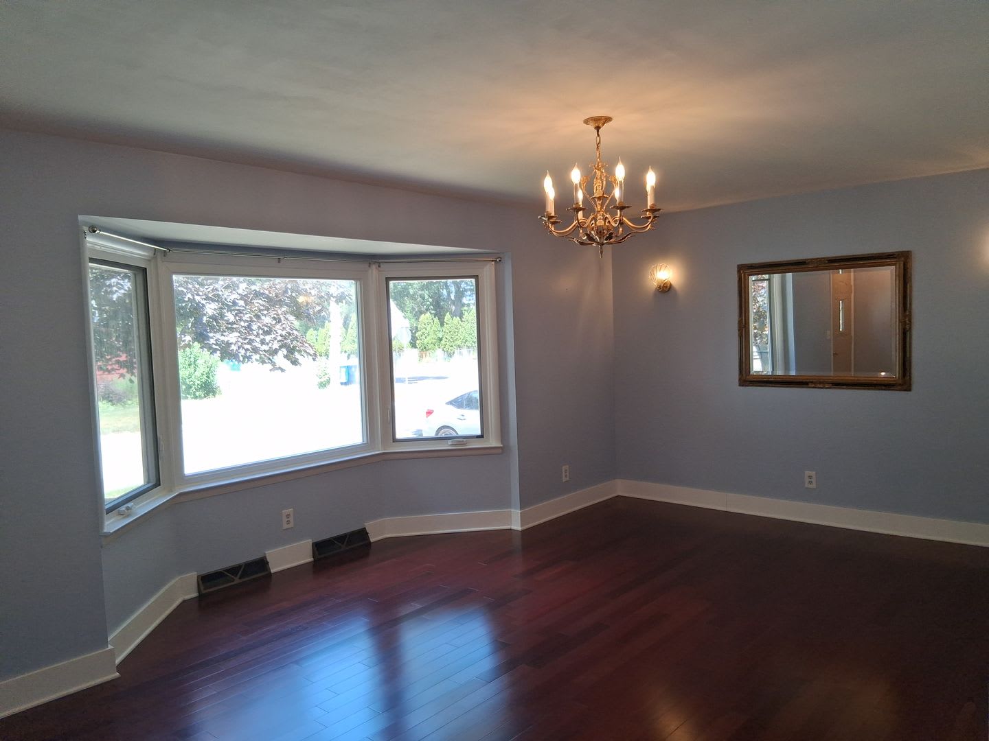 Charming 3 Bed 1.5 Bath Home! – photo 2