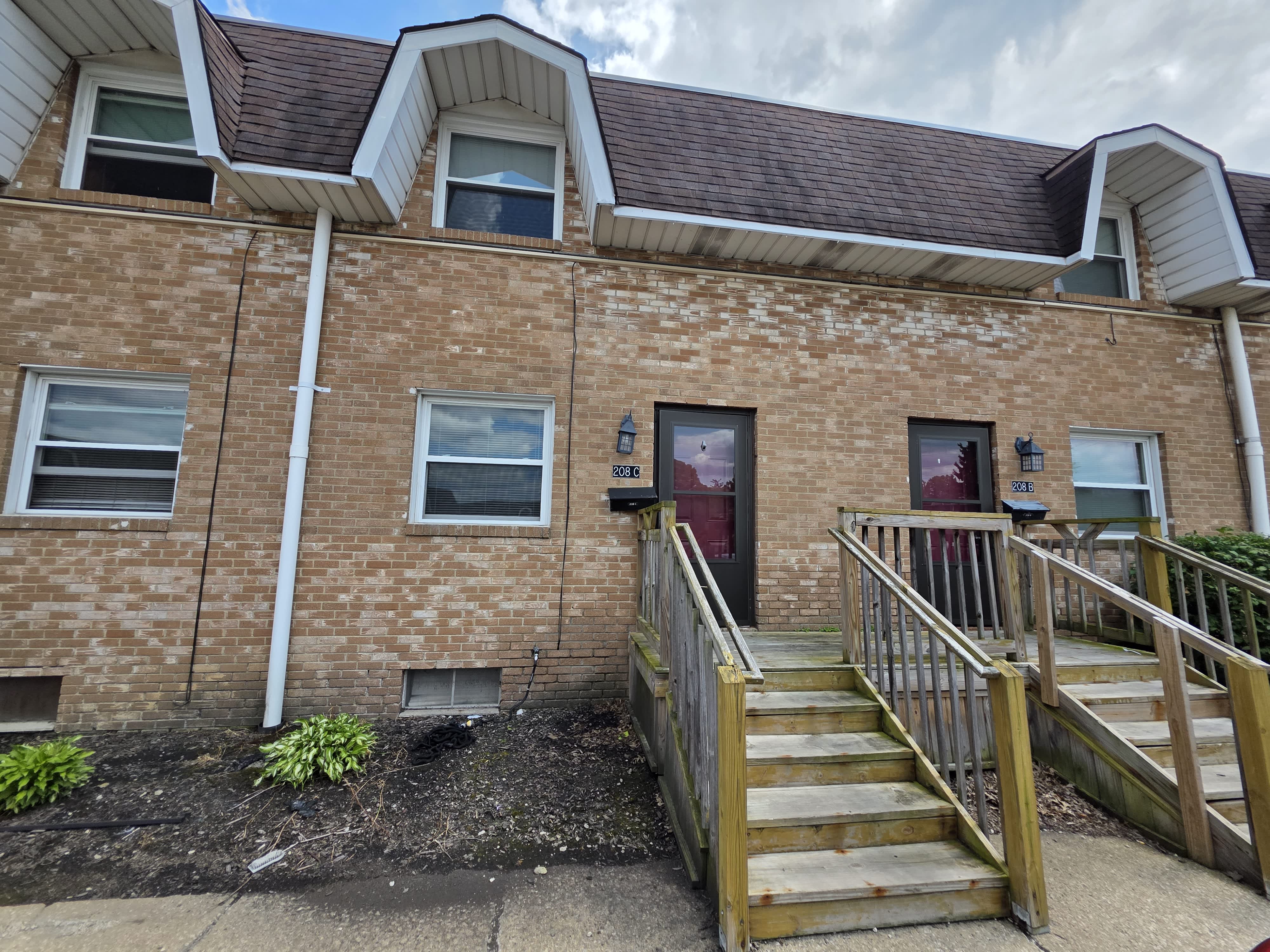 208 Northwest Ave – photo 2
