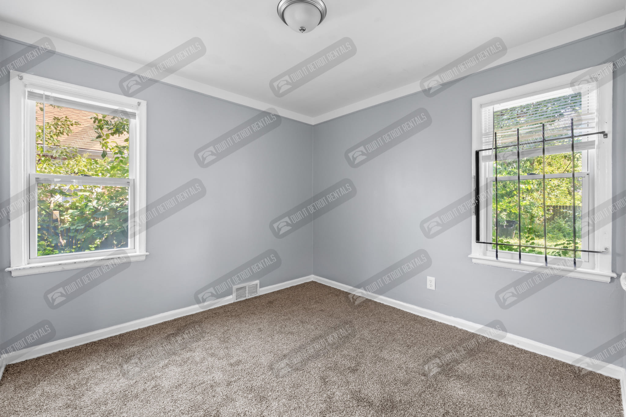 8442 Warwick St – photo 3