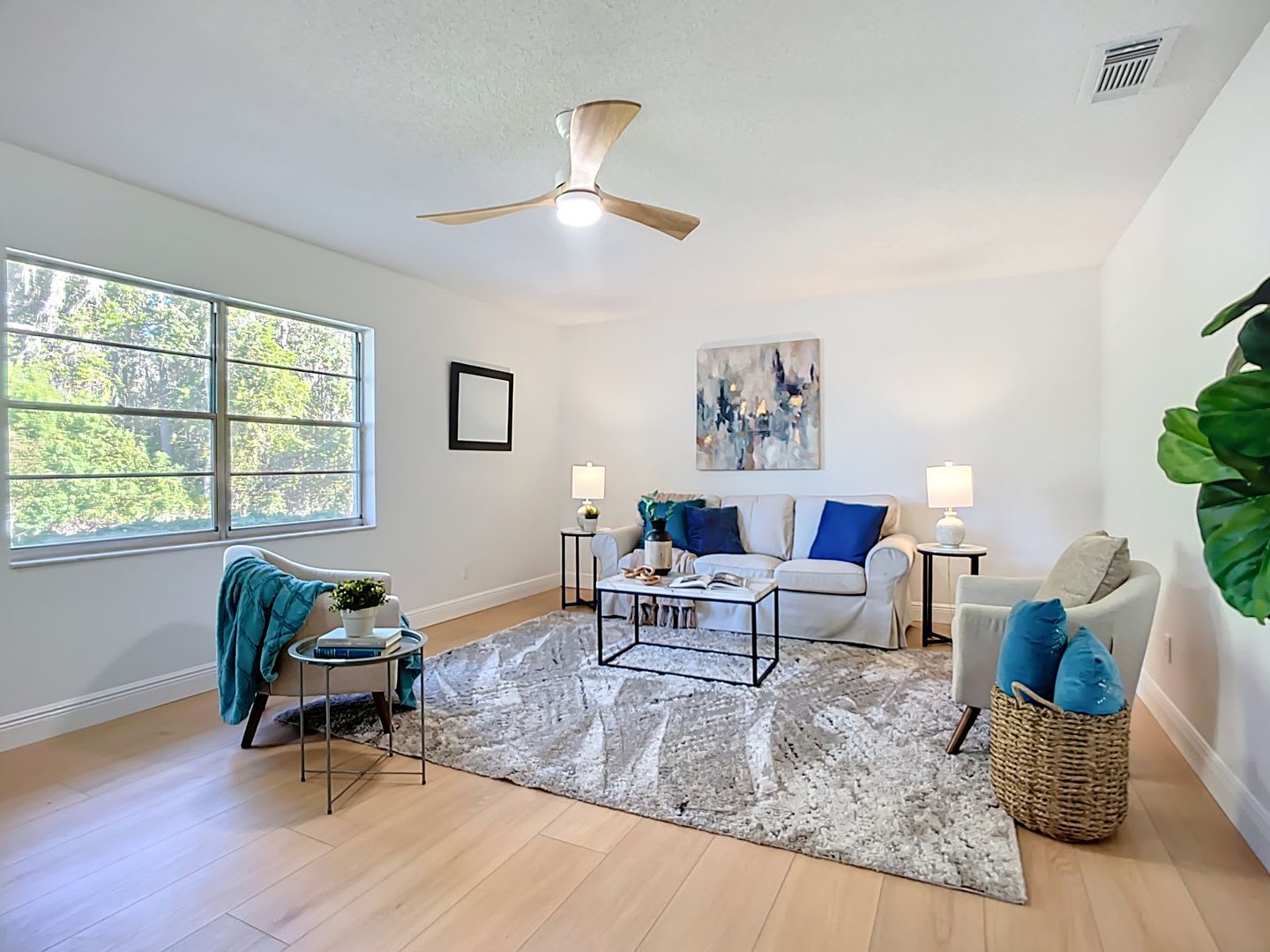 Absolutely stunning completely remodeled 2-bedroom 2 bath, 1,448 square foot home – photo 3