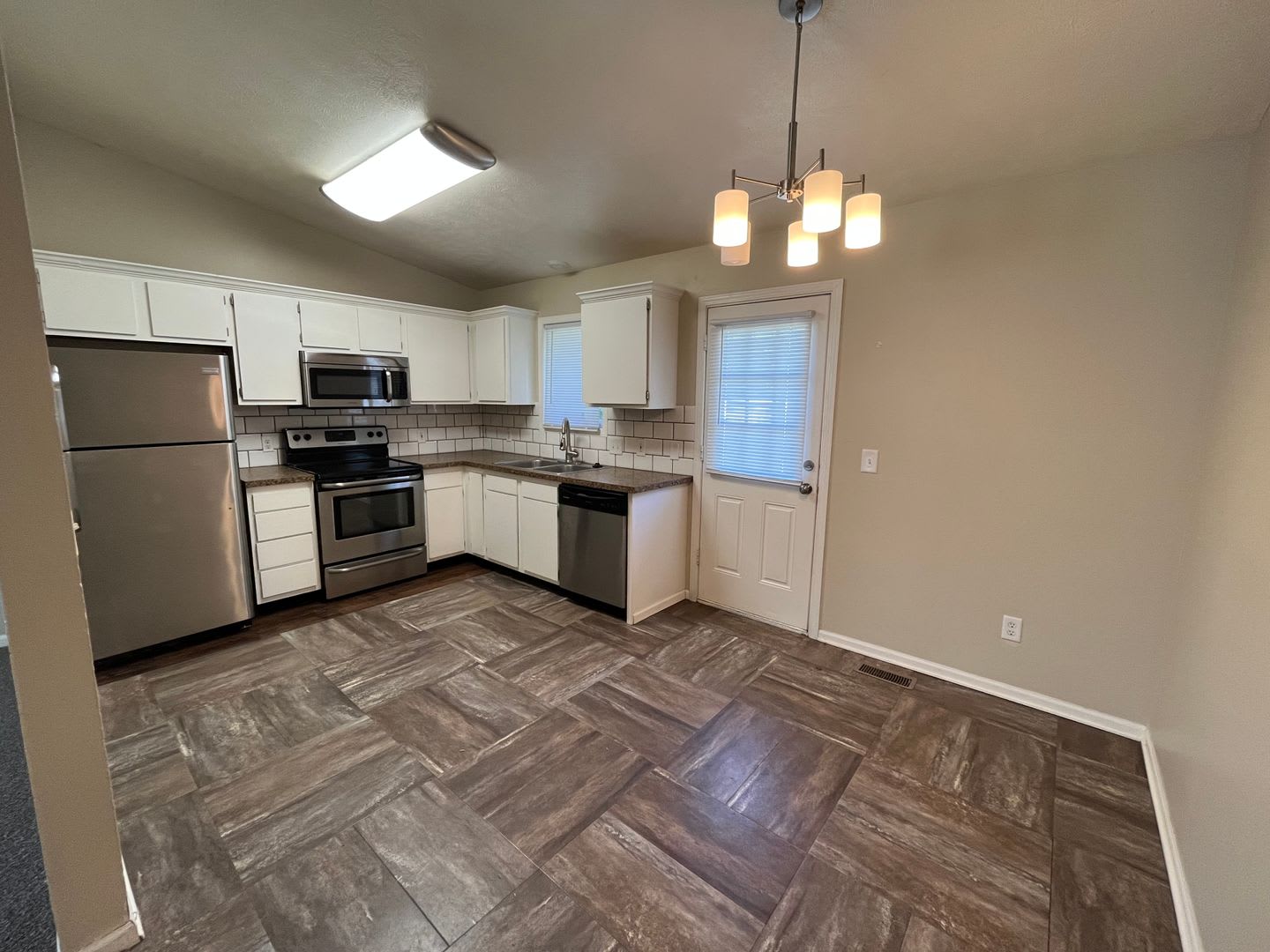 4 Bedroom 2 bath Ranch Home, with two stall garage, finished basement, in NW Lincoln. – photo 3