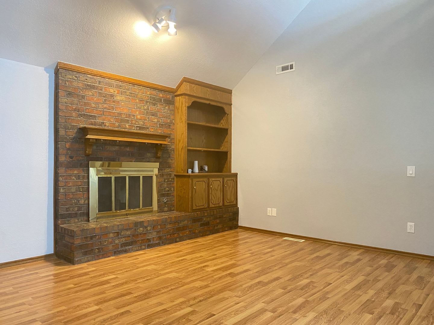 Coming Soon! Absolutely Gorgeous Home in Moore with Spacious Open Layout!! – photo 3