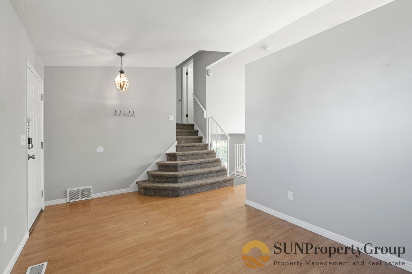 Beautiful Home In Great Roy Location – photo 3