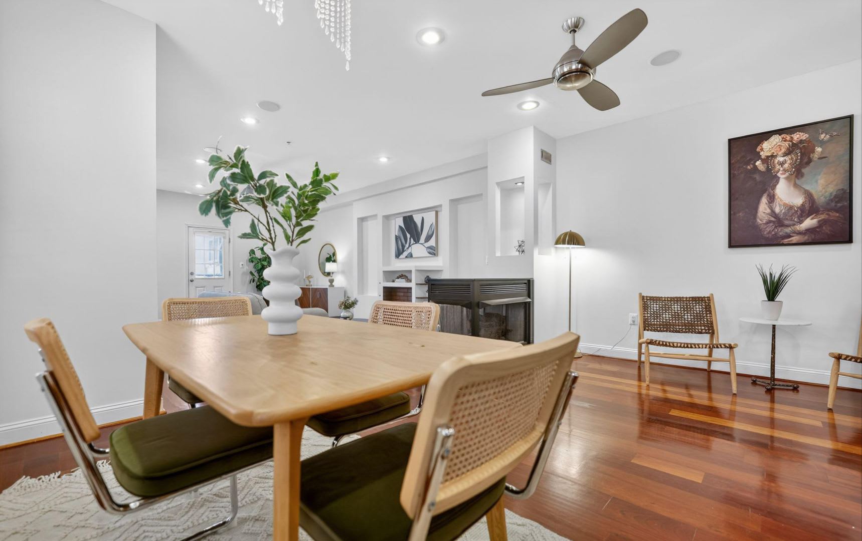 Spacious Two-Level Loft with Gated Parking in Park View! – photo 5