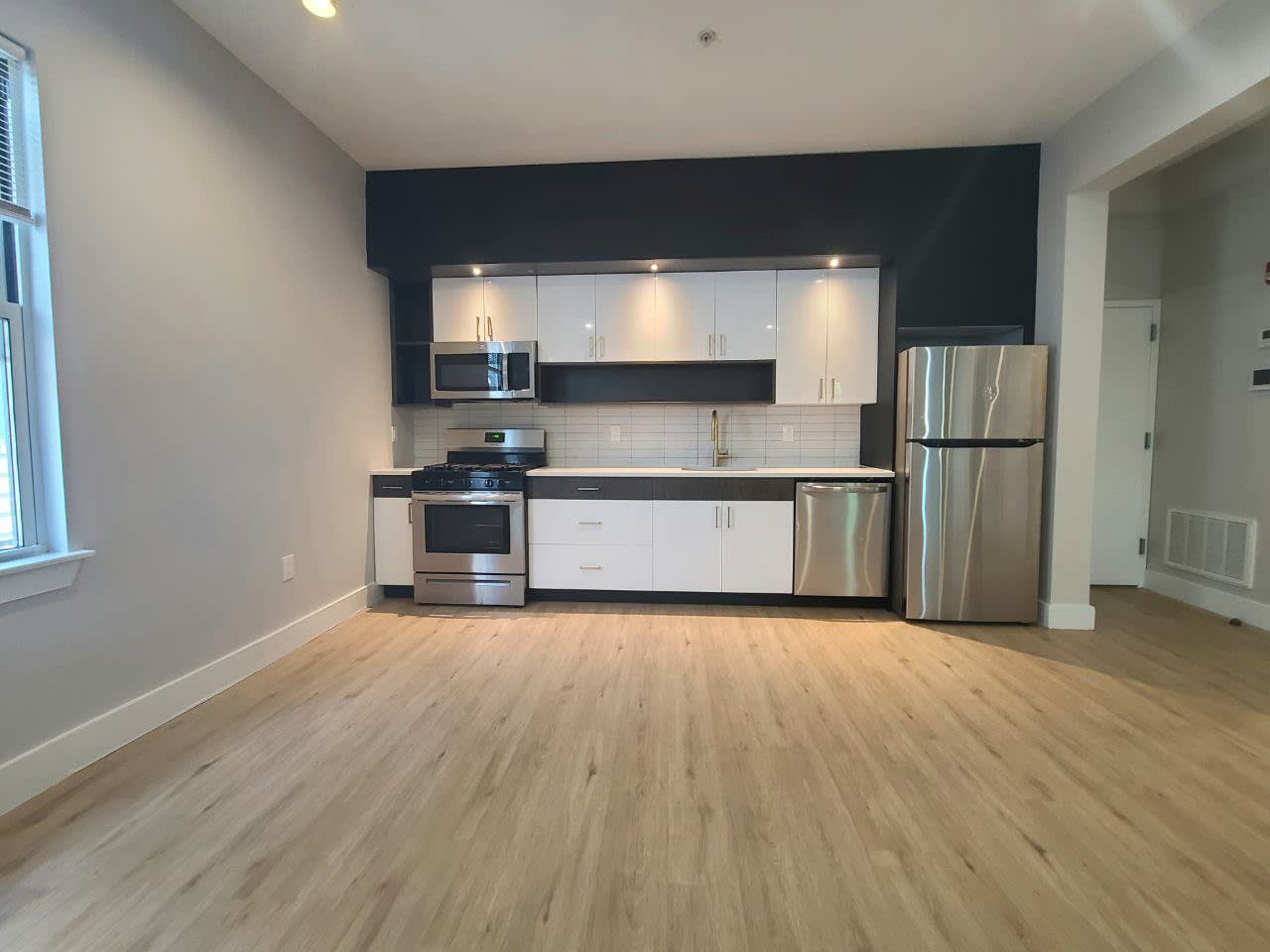 502 William St – photo 2