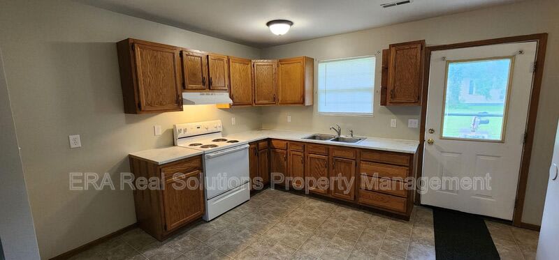 350 Elm Street – photo 3