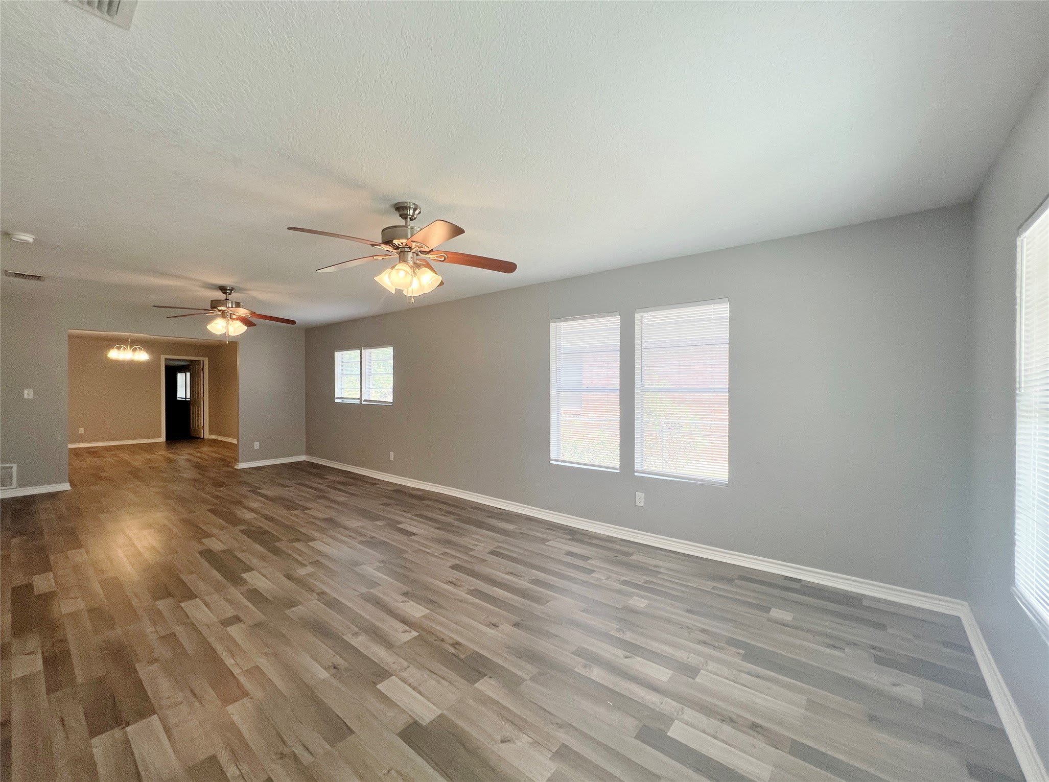 450 Everett Street – photo 3