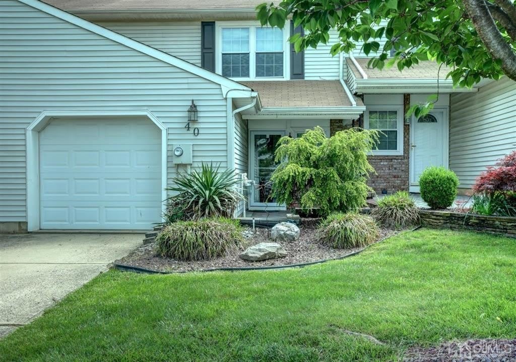 40 Staghorn Drive – photo 1