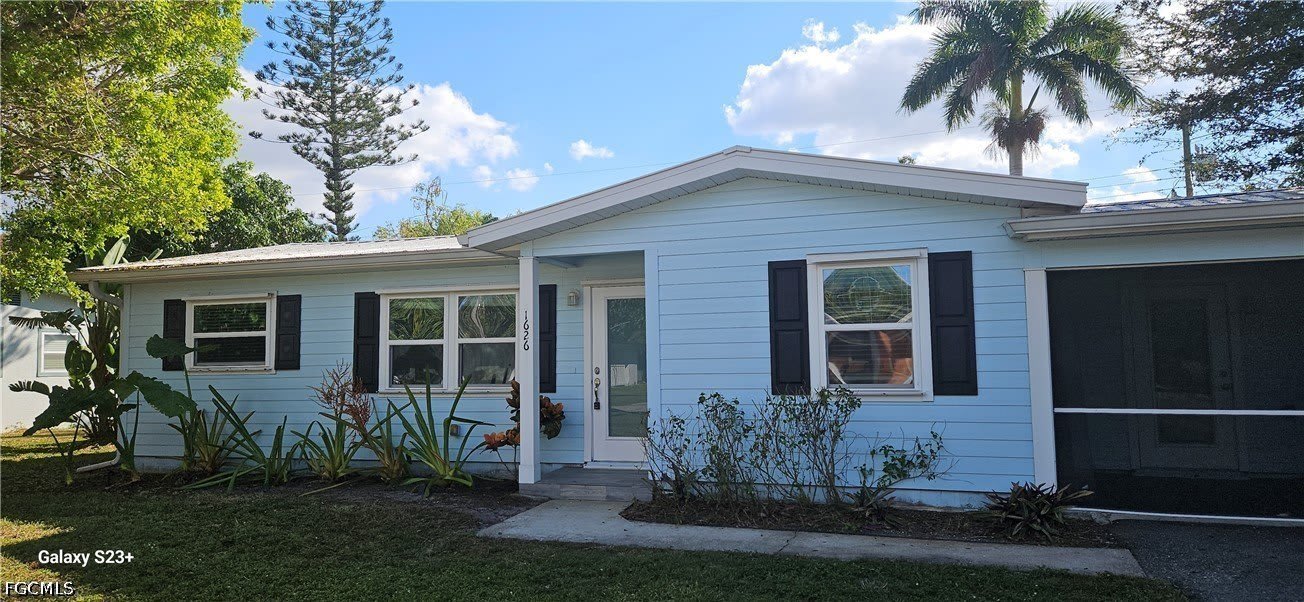 1626 Grace Avenue – photo 2