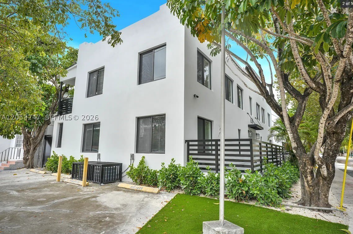 638 SW 21st Ave – photo 3
