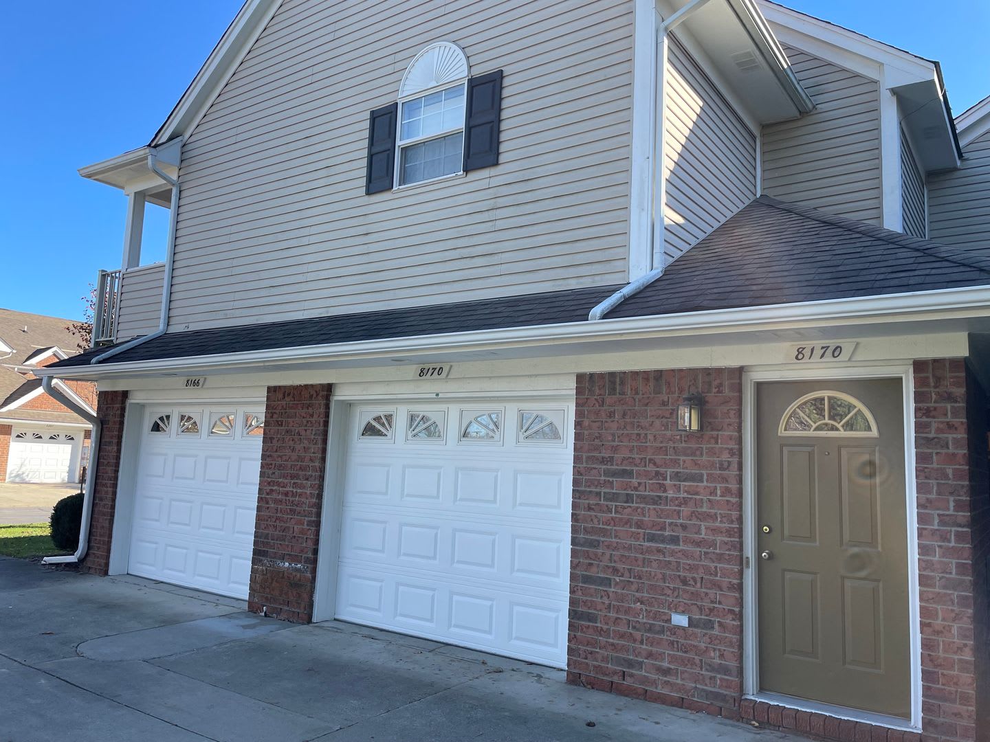 Shelby Township 2 Bedroom, 2 Bath Condo-Style Apartment, ATT. Garage &amp; Pool – photo 2