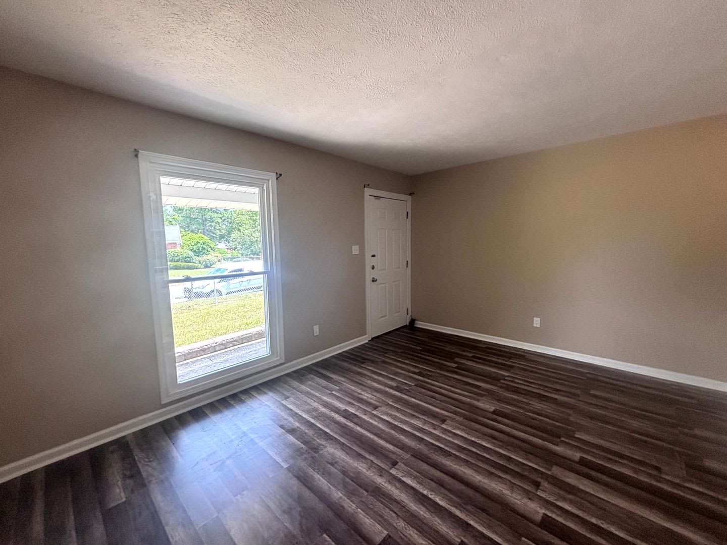 5523 Livingston ~ University Estate ~ 2 WEEKS FREE – photo 2