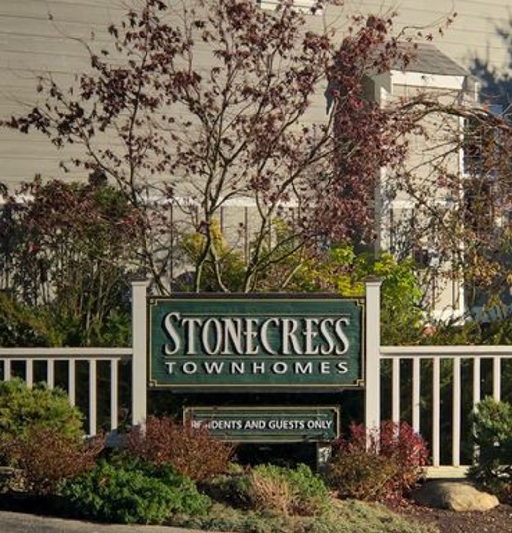 2 Bedroom Townhouse Conveniently Located – photo 3
