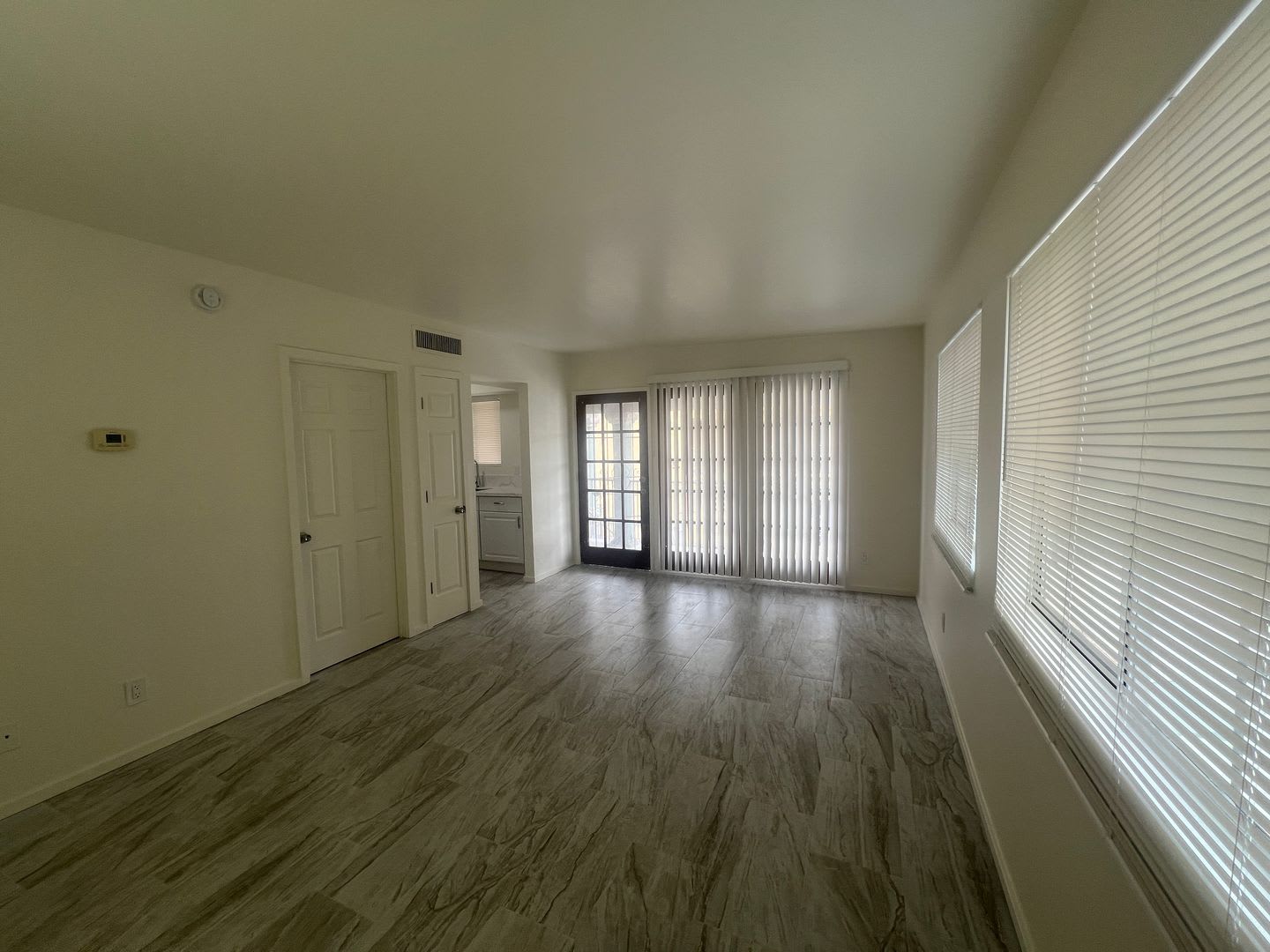 FULLY REMODELED 1 BED. APT. / AVAILABLE FOR SELF VIEWING! – photo 3