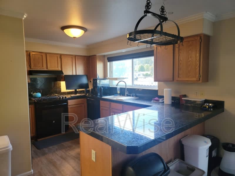 172 NE Rifle Range St – photo 2