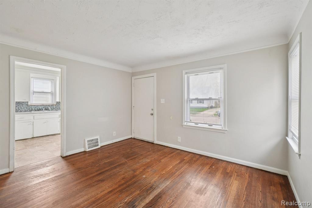 19717 Kenosha Street – photo 2