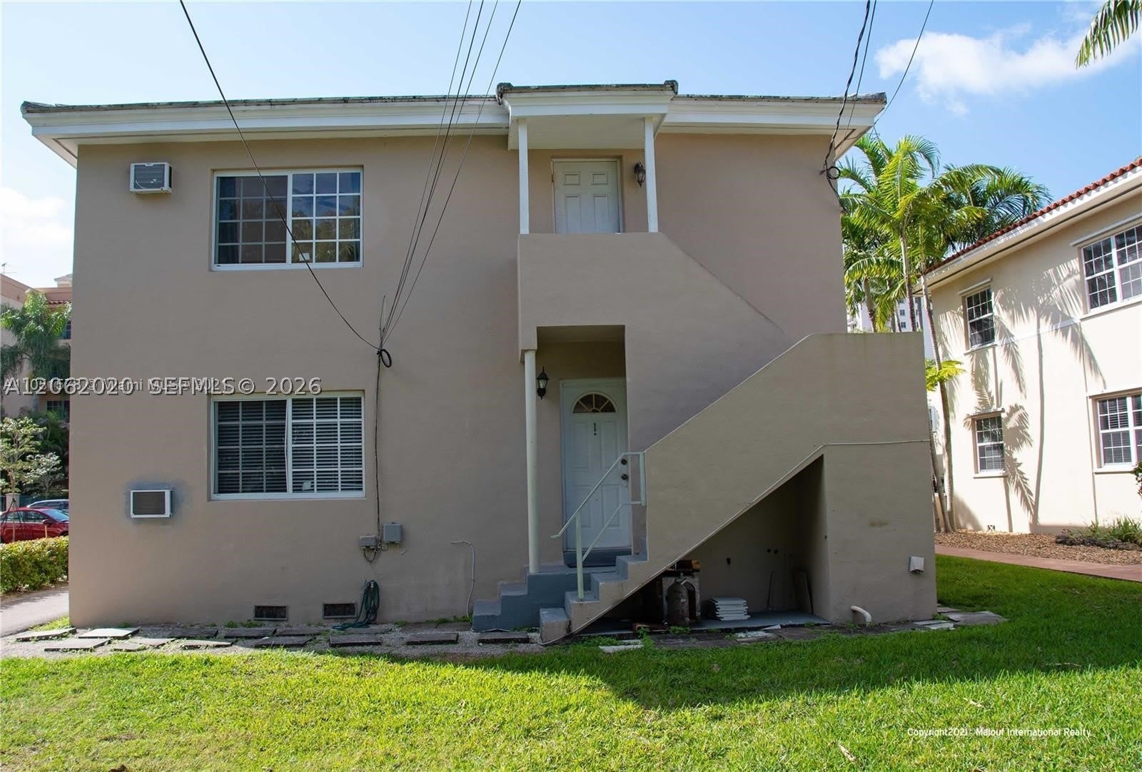 233 Madeira Ave – photo 2