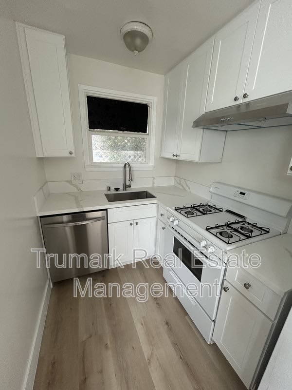 49 S Grand Oaks Ave – photo 1