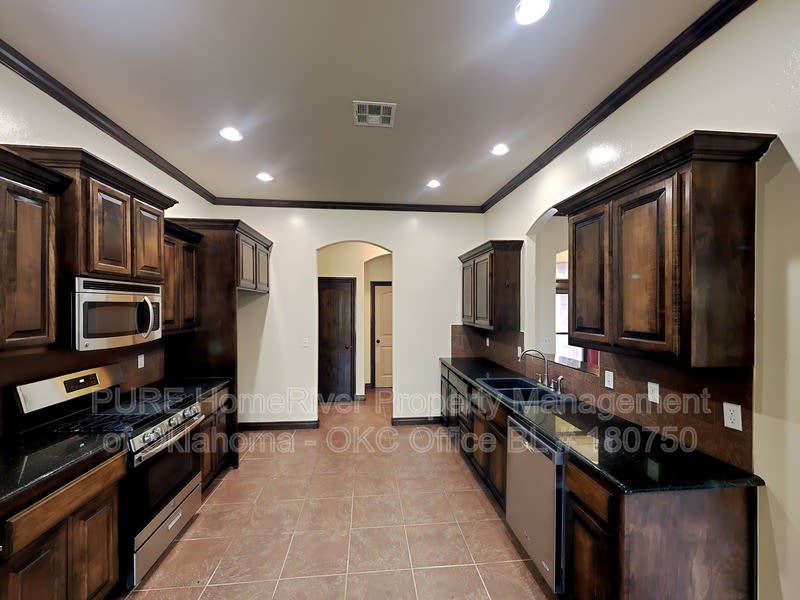 932 Ashwood Ln – photo 5