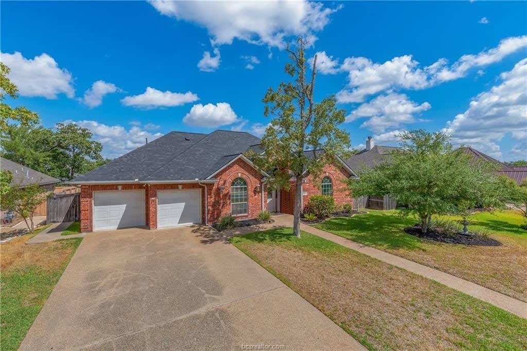 305 Stoney Hills Court – photo 1