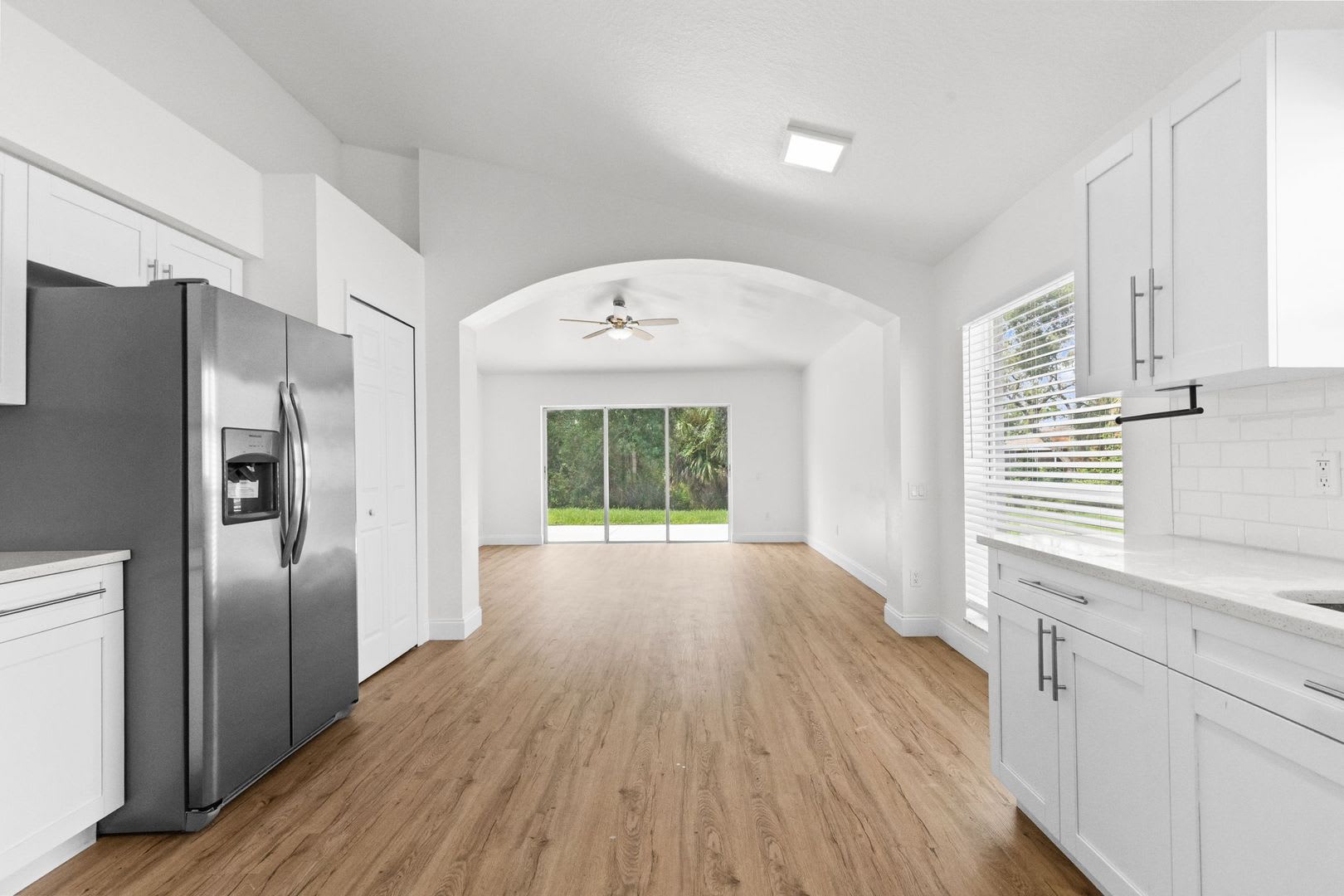 4 Bedroom home located in Riverview – photo 2