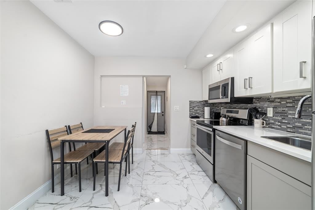 1479 SE 4th Avenue – photo 4