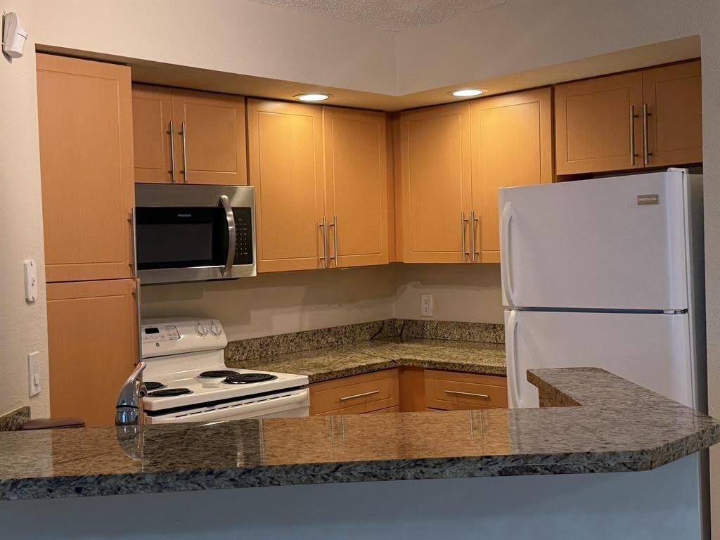 3390 Pinewalk Drive N – photo 2