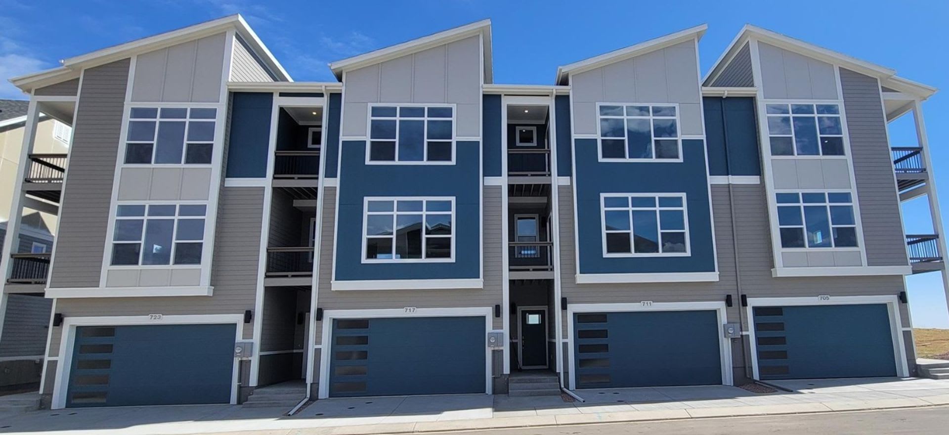 Luxury Townhome with Stunning Mountain Views – photo 1
