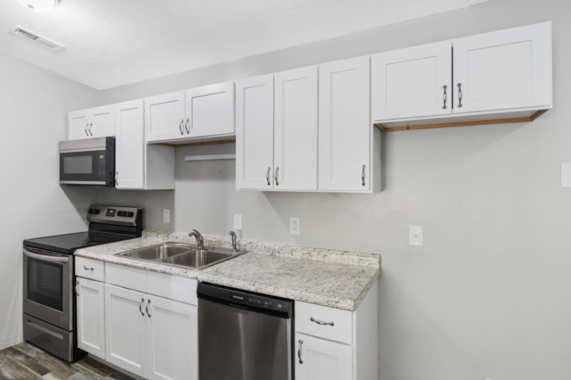 District on Bethel – photo 5
