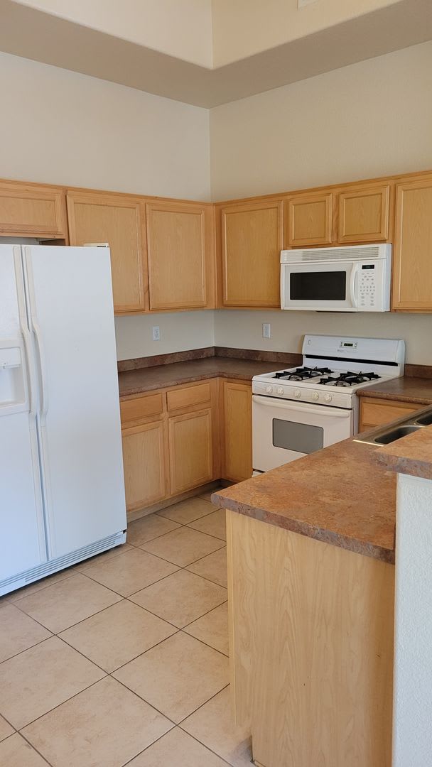 "Coming Soon" Cliff Shadows 2bed 2bath detached 1 car – photo 4