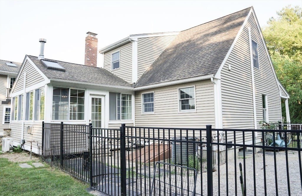 241 New Bedford Road – photo 4
