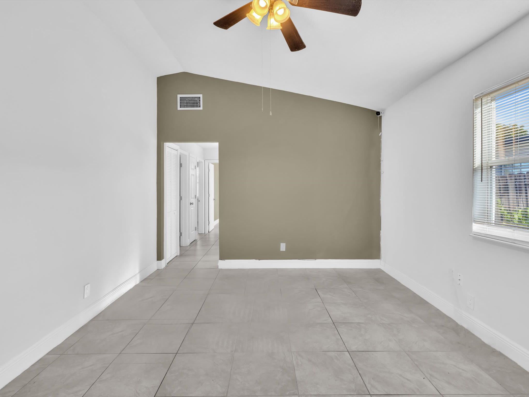 525 Northwest 10th Avenue – photo 4