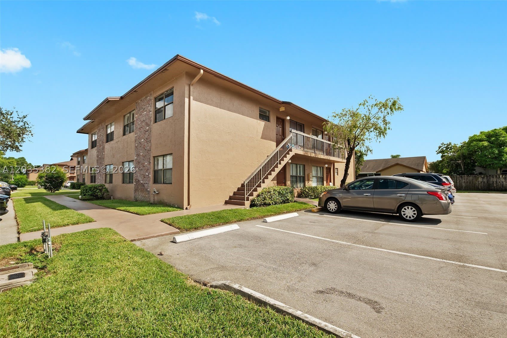 10053 Winding Lake Rd – photo 2