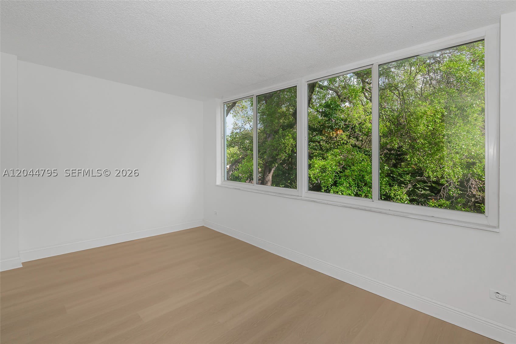 445 Ne 195Th St – photo 5