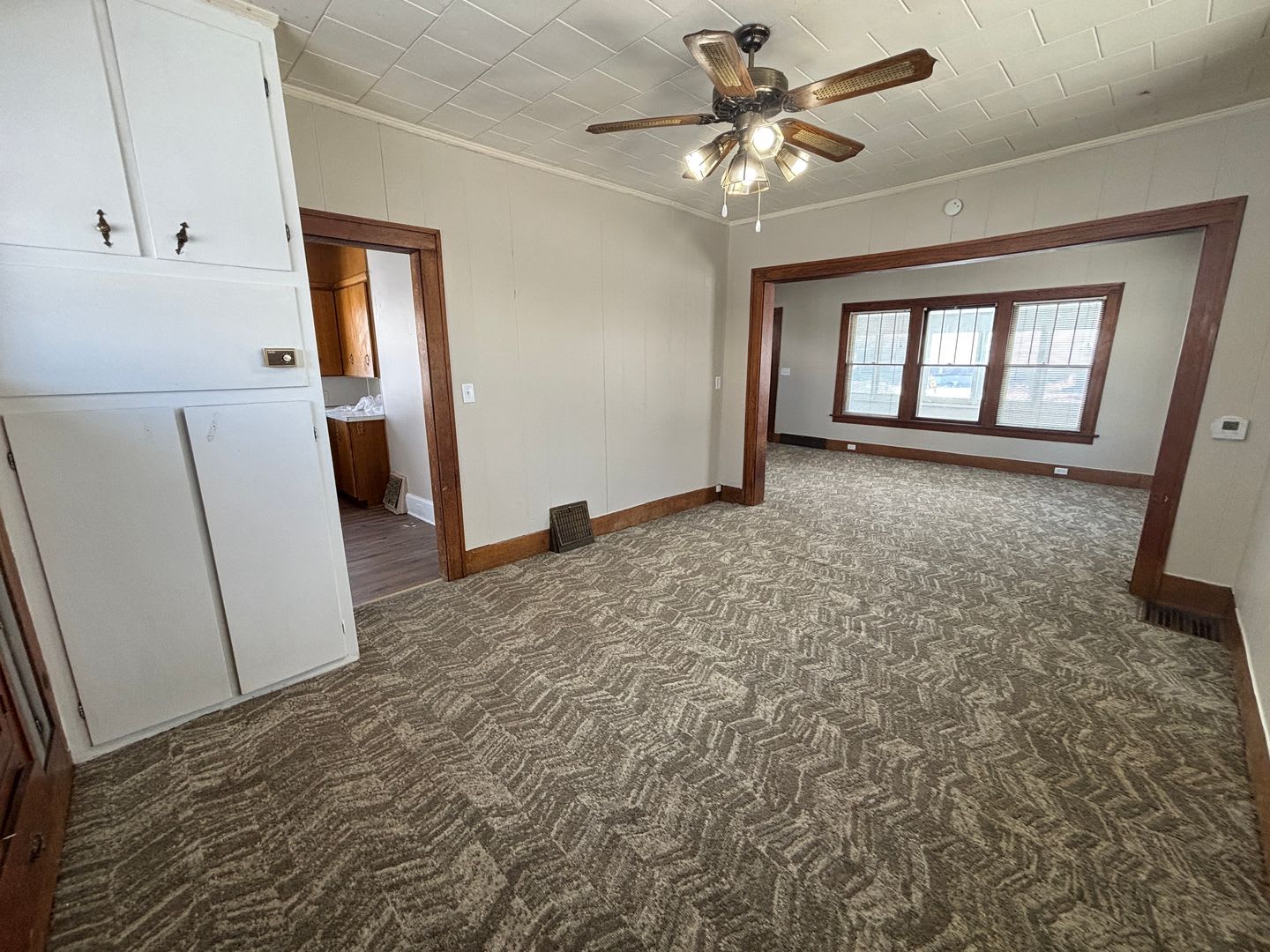 4 Bedroom, 1 Bathroom home with 2+ car garage! – photo 4