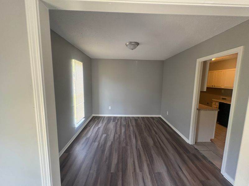 4401 Howardcrest Dr – photo 5