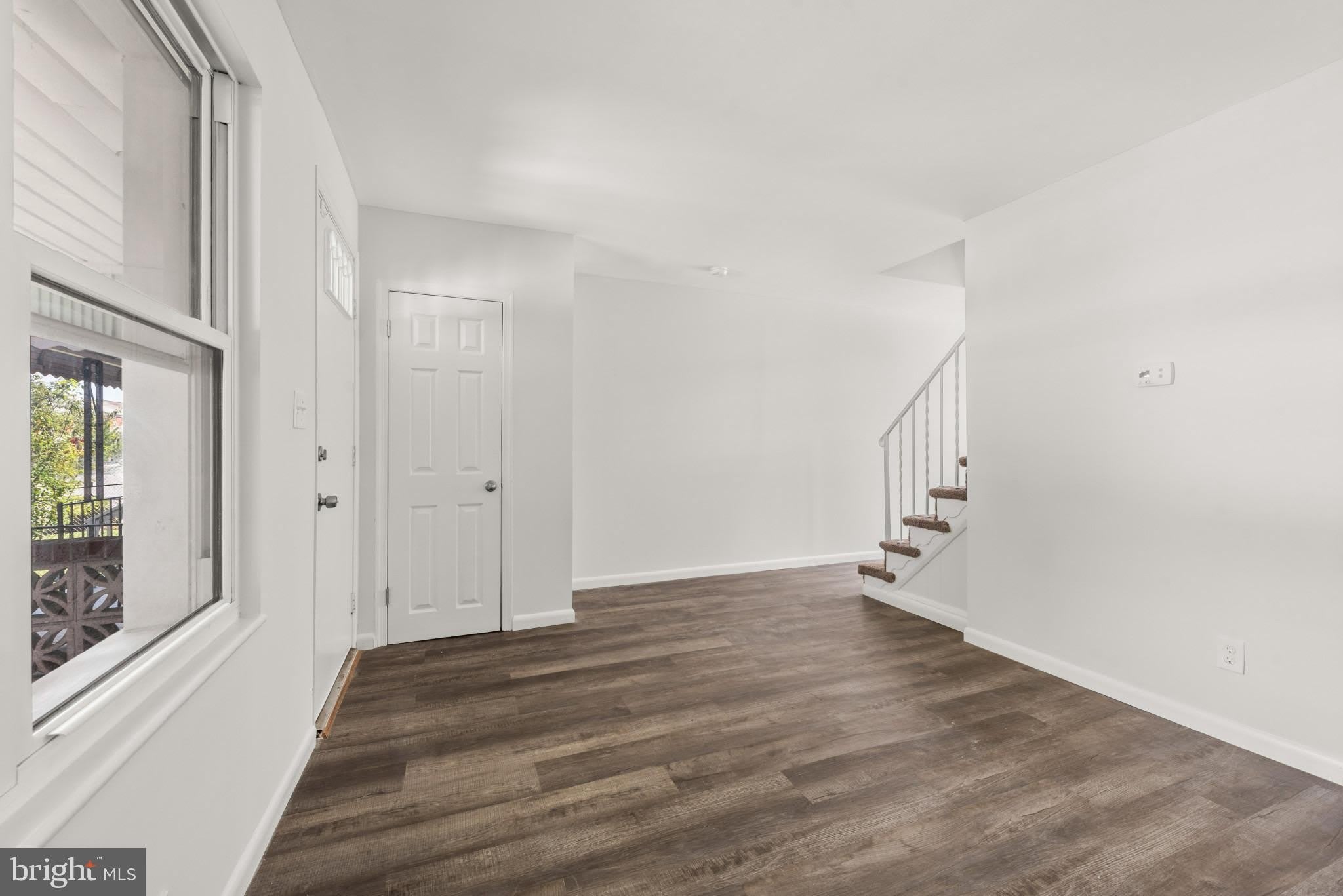 747 ARNCLIFFE Road – photo 4